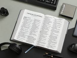 Image of Biblia RVR 1960 Letra Súper Gigante Símil Piel Negro Azul con Cierre Manual