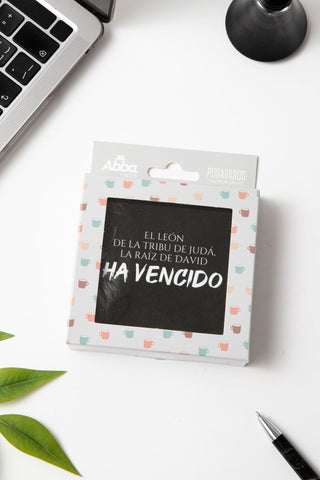 Image of Pack de 6 posavasos con versículos bíblicos. Animales Pack de 6 posavasos en caja a todo color. Cada posavasos lleva un versículo y un diseño diferente. Tamaño de cada posavasos: 100x100 mm.