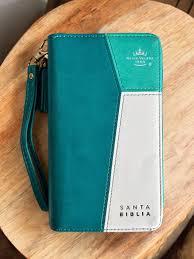 Image of Biblia RVR 1960 Chequera Turquesa Símil Piel con Índice y Cierre