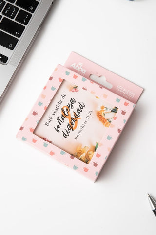 Image of Pack de 6 posavasos con versículos bíblicos. Primavera Pack de 6 posavasos en caja a todo color. Cada posavasos lleva un versículo y un diseño diferente. Tamaño de cada posavasos: 100x100 mm.