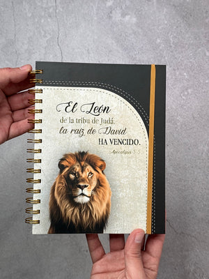 Libreta de Anillas con Elásico El León